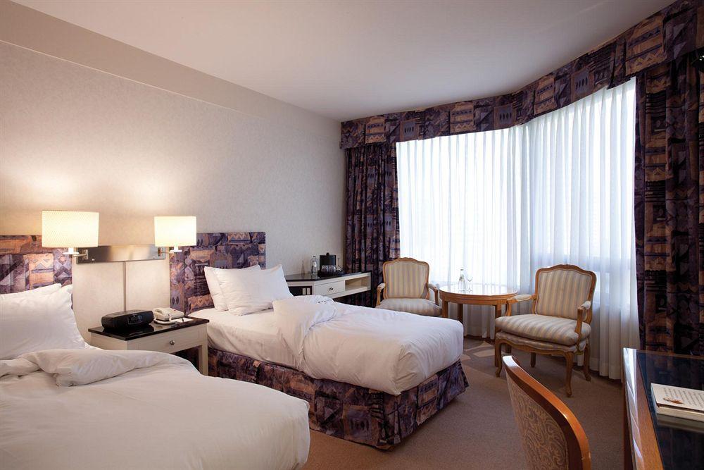 Metropolitan Hotel Vancouver Bagian luar foto