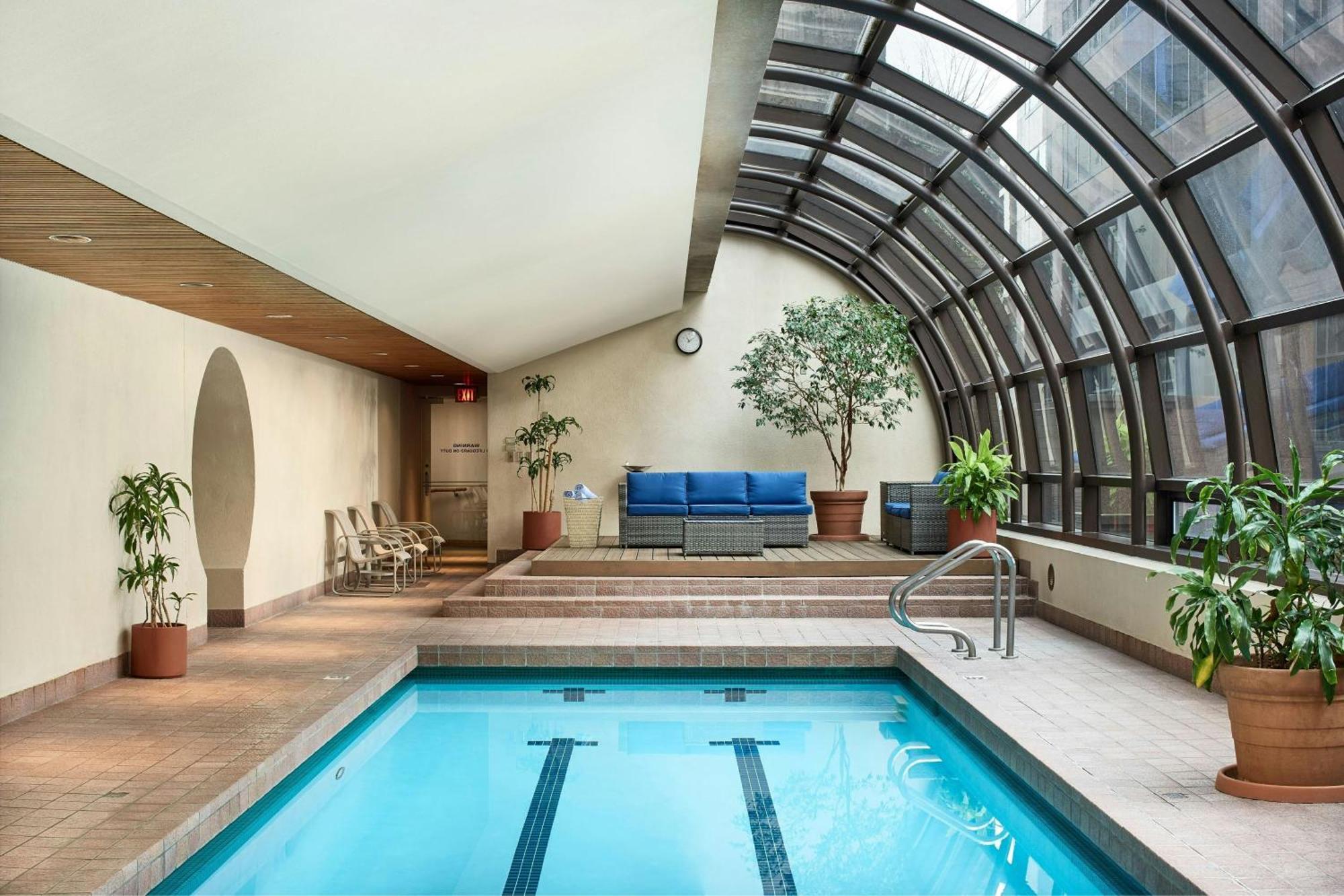 Metropolitan Hotel Vancouver Bagian luar foto
