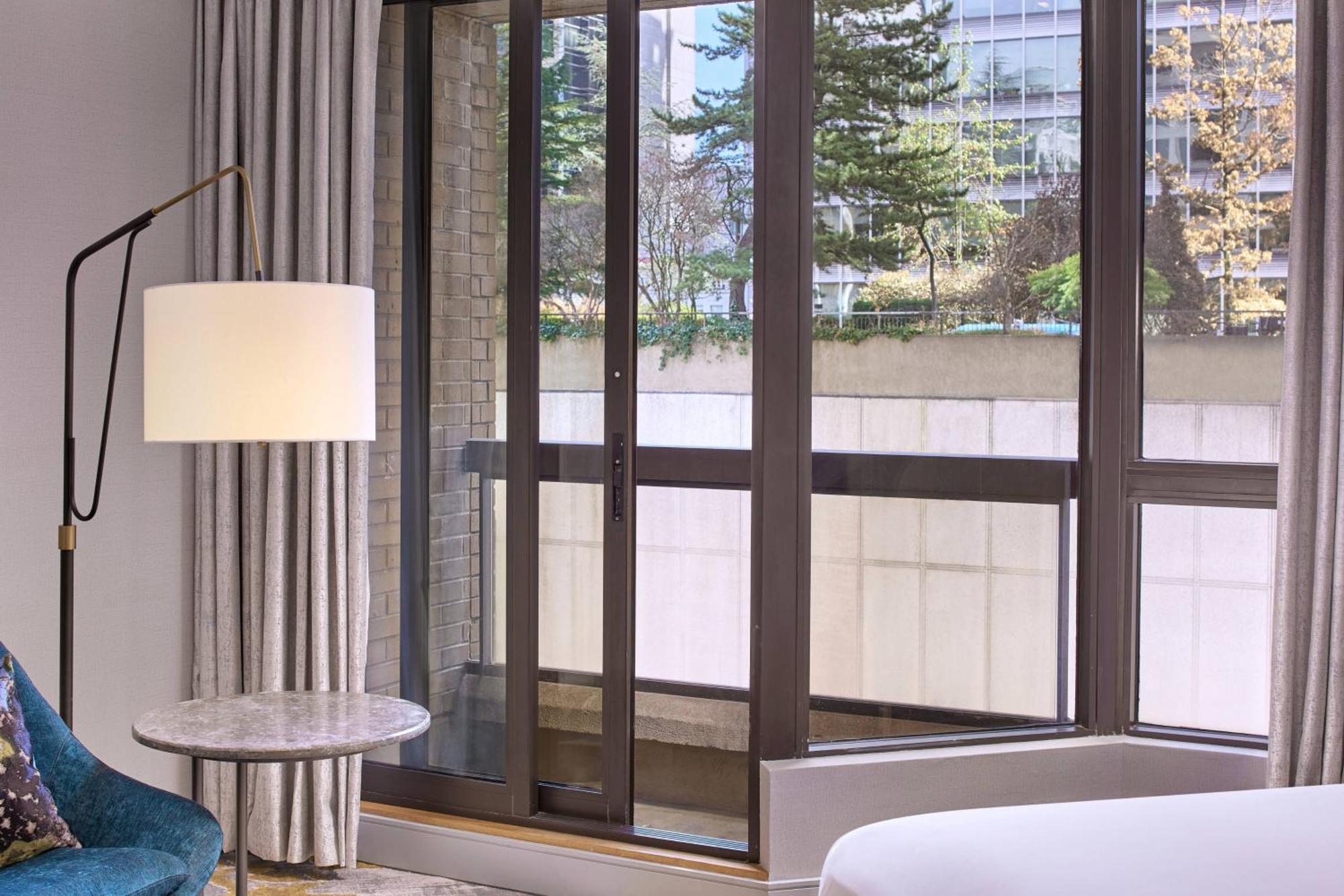 Metropolitan Hotel Vancouver Bagian luar foto