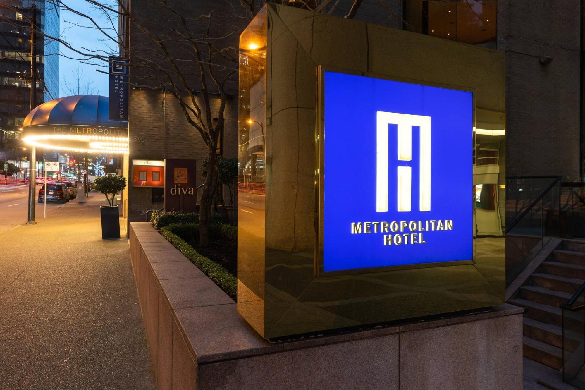 Metropolitan Hotel Vancouver Bagian luar foto