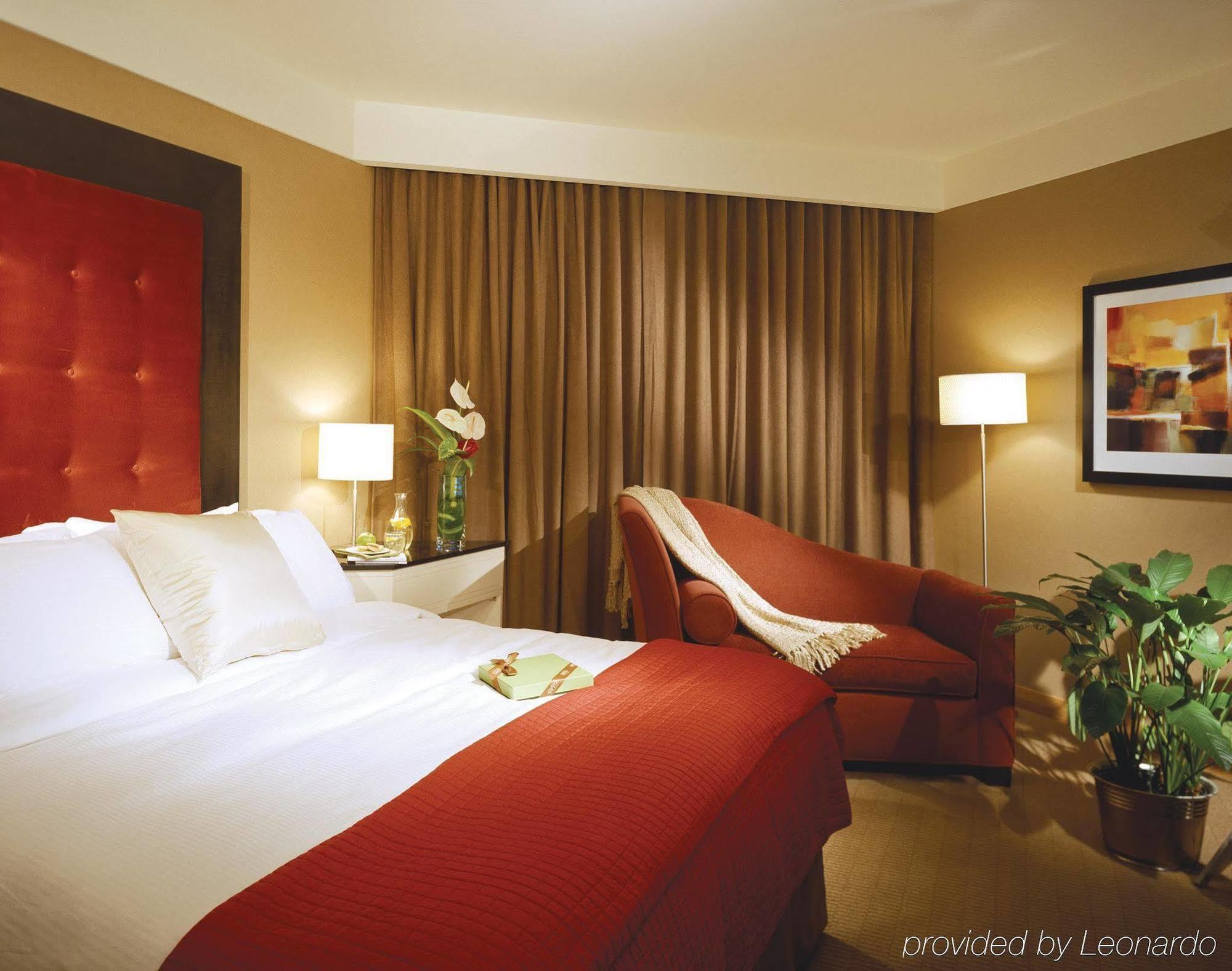 Metropolitan Hotel Vancouver Bagian luar foto