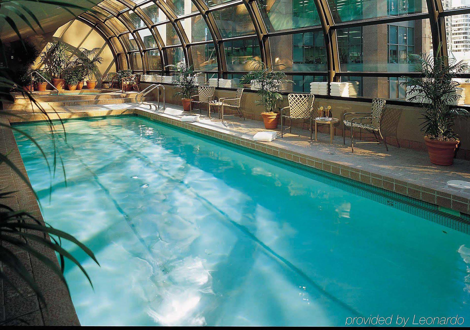 Metropolitan Hotel Vancouver Bagian luar foto